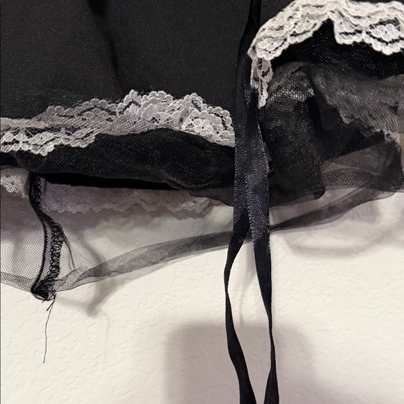 ROMWE Black Skater Skirt with Lace Trim - Picture 3 of 9